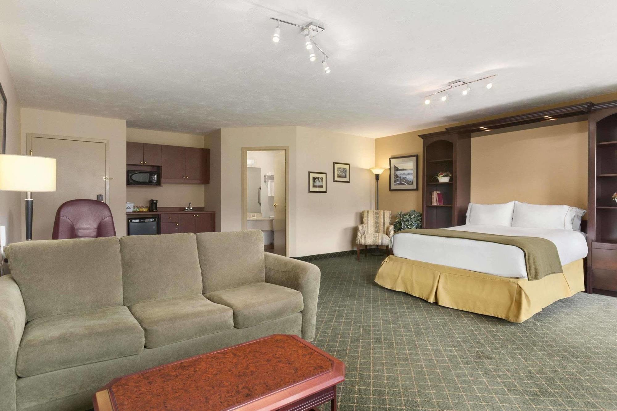 Days Inn & Suites By Wyndham Moncton Extérieur photo